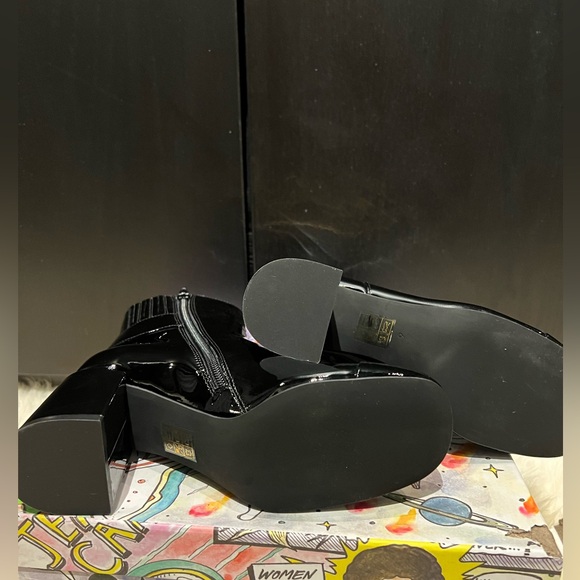 NWT Jeffrey Campbell Ankle Boot in Black Patent Gold Size 6 - Picture 5 of 5